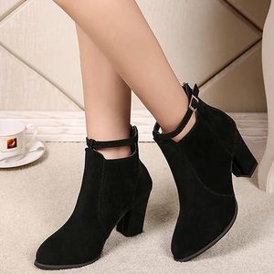 Women Buckle Decor Point Toe Chunky Heeled Fashion Boots